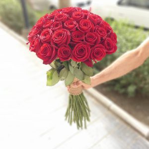 دسته گل رز 40 شاخه کلاس B تزئین کنف کد 111