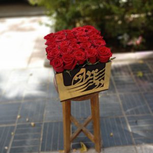 باکس گل رز دوستت دارم 25 شاخه