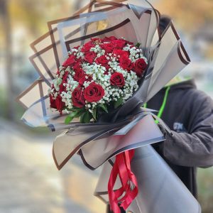 دسته گل 30 شاخه رز_ژیپسوفیلیا_تزئین کاغذ_کد 104