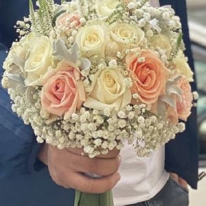 دسته گل عروس رز سفید صورتی