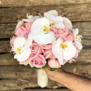 دسته گل عروس ارکیده سفید رز صورتی