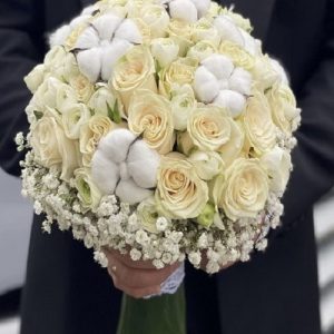 دسته گل عروس رز سفید و پنبه