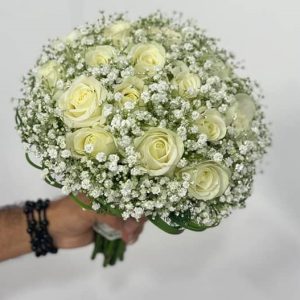 دسته گل عروس رز سفیدتزیین ژیپسو